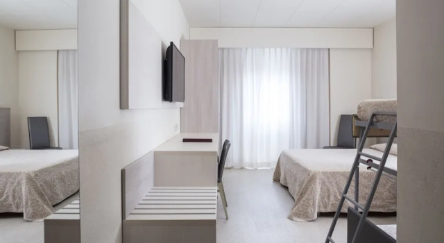 Четырёхместный семейный номер Standard Alfa Fiera Hotel
