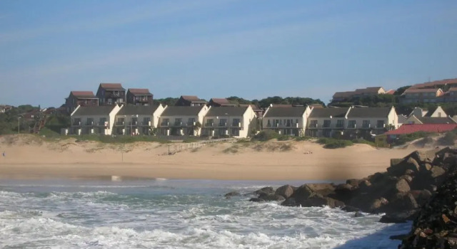 Апартаменты с 2 комнатами 12 Settler Sands Beachfront cottage with sea view