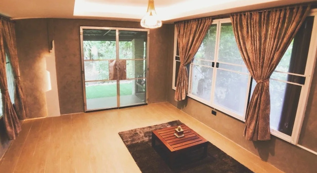 Eaustay, Rezervați Casă de vacanță U Thong Central Thailand