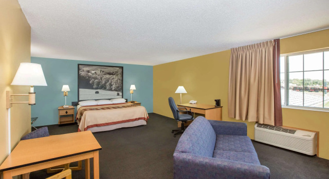 Super 8 Clarinda, Varaa Hotelli Hotellit Iowa uima-altaalla, Uima-allas