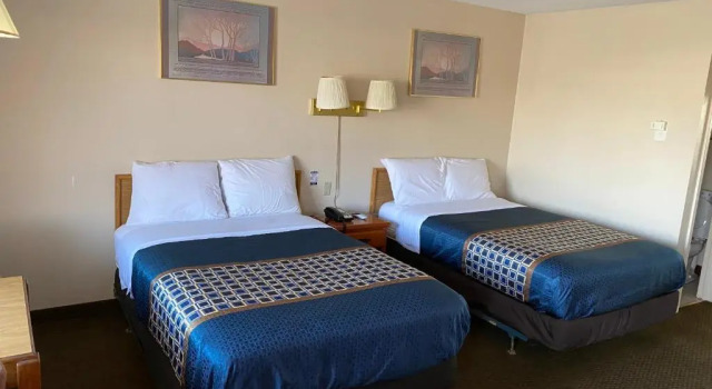 Четырёхместный номер Standard Parkview Motel