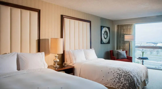 Двухместный клубный номер Standard Renaissance Newark Airport Hotel