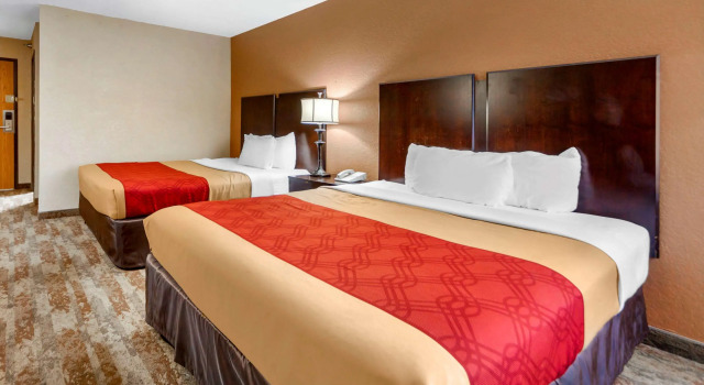 Четырёхместный номер Standard Econo Lodge Black Hills