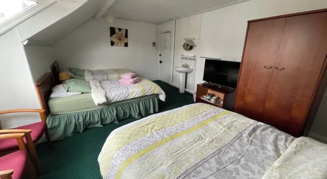 Четырёхместный номер Standard Victoria Inn