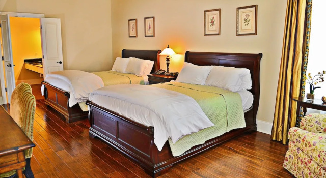 Четырёхместный коттедж Nottoway Plantation Resort