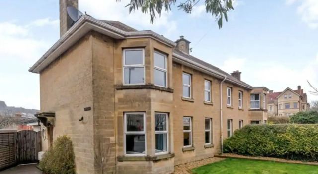 Perfect Bath Home With Parking, Забронировать Отель Бат Bath and North Somerset, рядом с Королевская национальная больница ревматических заболеваний