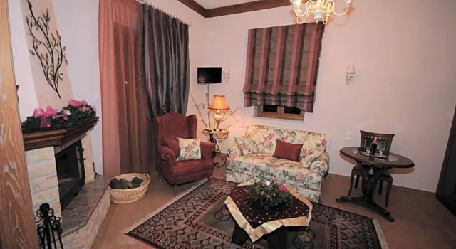 Margit Suites Hotel, Rezervovat Hotel Karpenisi 