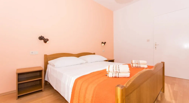Apartments Mastelić, Забронировать Апартаменты/квартира Отели Трогир с бассейном, рядом с The Cathedral of St. Lawrence, Бассейн