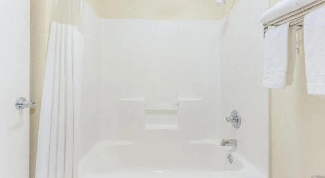 Номер Standard Days Inn by Wyndham Trenton