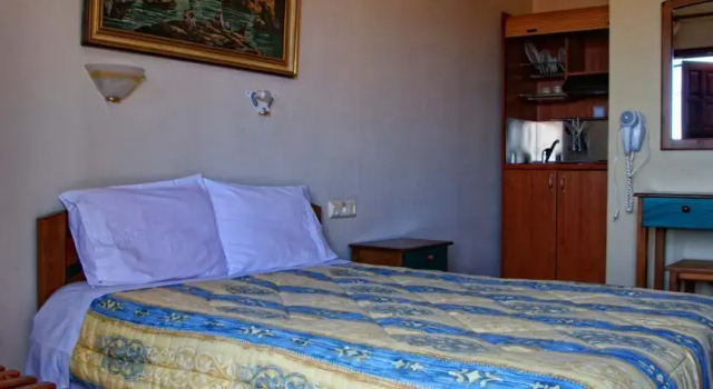 Golden Sun, Book Hotel Mouresi 