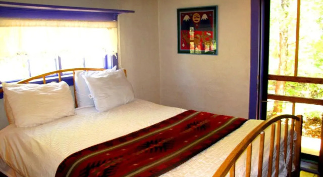Коттедж с 2 комнатами Taos Goji Farm & Eco-Lodge Retreat