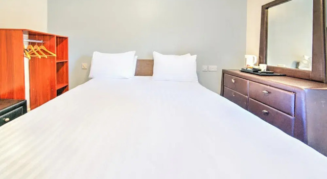 Номер Superior GO2 Gloucester Hotel by OYO