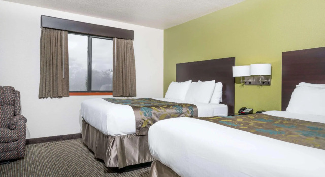 Четырёхместный люкс Baymont by Wyndham Eau Claire WI