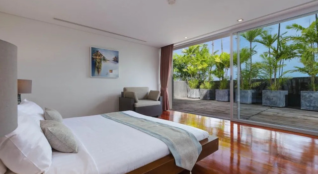 Surin Beach Oceanfront Villa with Ocean and Beach views, Забронировать Вилла Отели Южного Таиланда с парковкой, Парковка