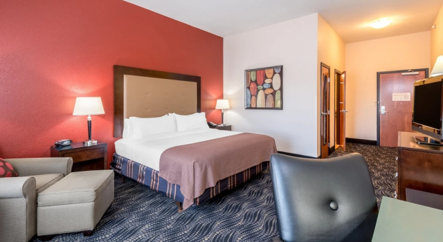 Люкс c 1 комнатой Holiday Inn & Suites Grand Junction-Airport by IHG