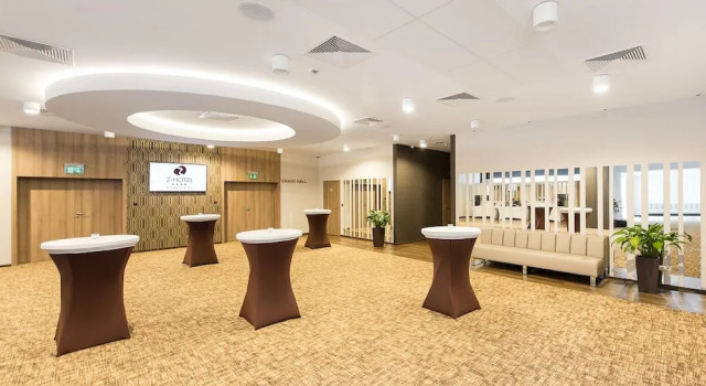 Z-Hotel, Boek Resort Hotels in Otwock met zwembad, Zwembad
