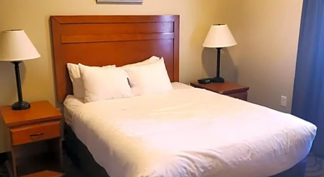 Люкс Superior Clarion Hotel & Suites Williston