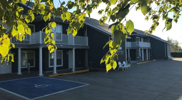 Royal Inn & Suites, Забронировать Отель Хэппи-Вэлли-Гуз-Бэй провинция Ньюфаундленд и Лабрадор