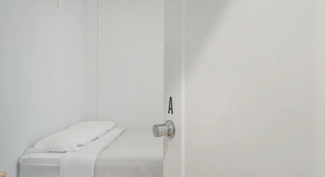 Beautiful Private Bedroom in Mile-End, Rezervasyon Otel Montreal Quebec
