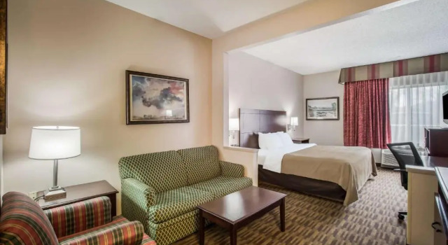 Люкс Quality Inn & Suites Lawrence - University Area