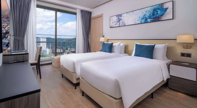 Двухместный номер Deluxe с балконом Citadines Marina Halong