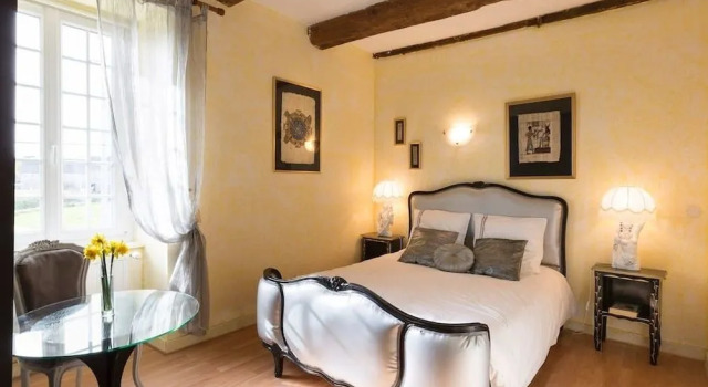 Chambres d'hôtes - Les Palmiers, Varaa Hotelli Hotellit Côtes-d'Armor pysäköinnillä, Pysäköinti