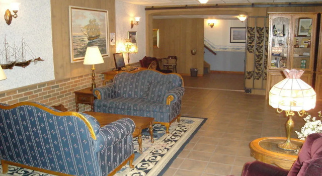 Lighthouse Inn, Book Hotel Hoteller i Two Rivers med parkering, Parkering