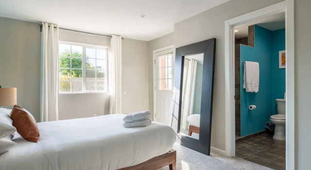 4BR Remodeled Classic near Old Town by WanderJaunt