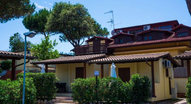 Holiday Village, Book Hotel Hoteller i Lazio Coast med pool, Swimmingpool
