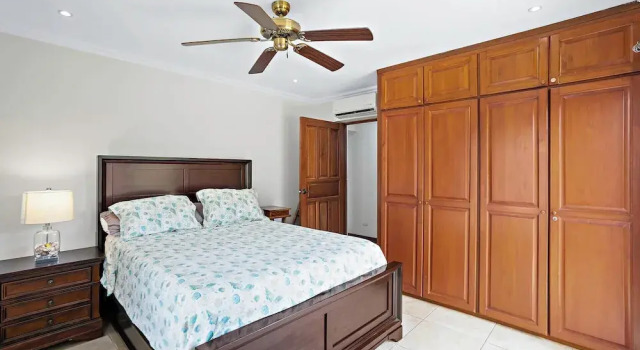Номер Standard Stylish Flamingo Condo with Ocean Views, Renovated Kitchen & Walkable Beach Access