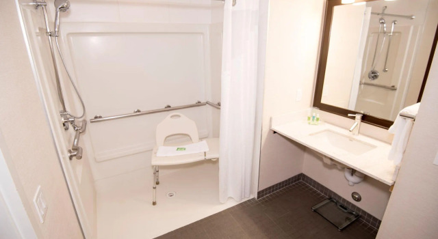 Номер Standard Holiday Inn Hotel & Suites Red Deer by IHG