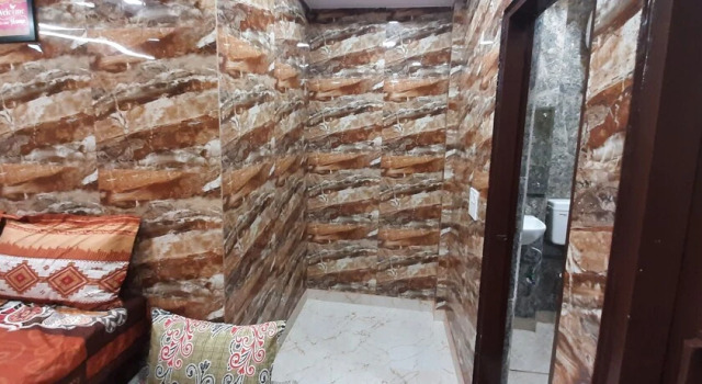 Luxury Flat in Foreigner Areof Lajpat Nagar With Fully Equipped Kitch