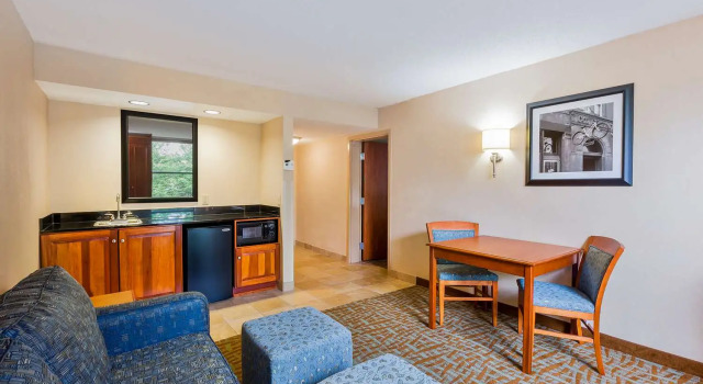 Двухместный люкс Hampton Inn Hendersonville