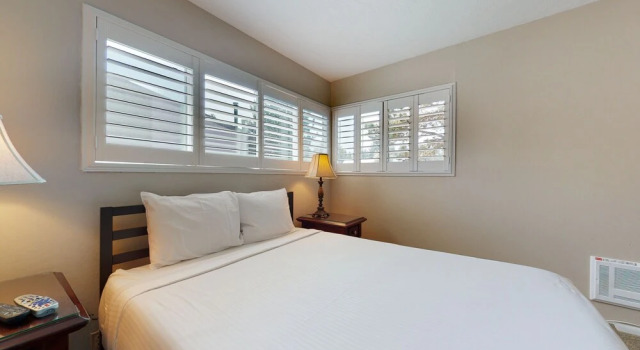 Sierra Manors 8 Pet-Friendly, Short Walk to the Shuttle, Spacious, Centrally Located by RedAwning