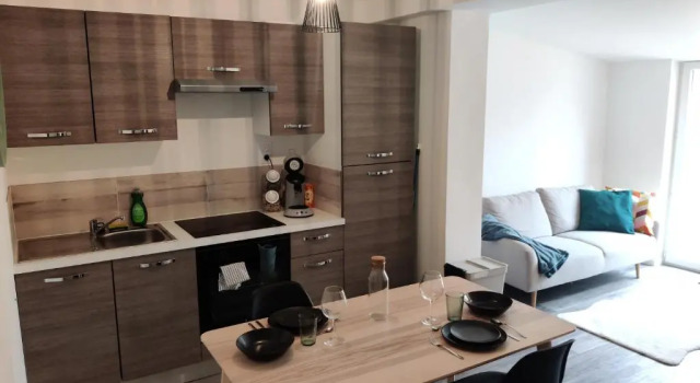 Апартаменты Joli appartement avec jardin-terrasse privé