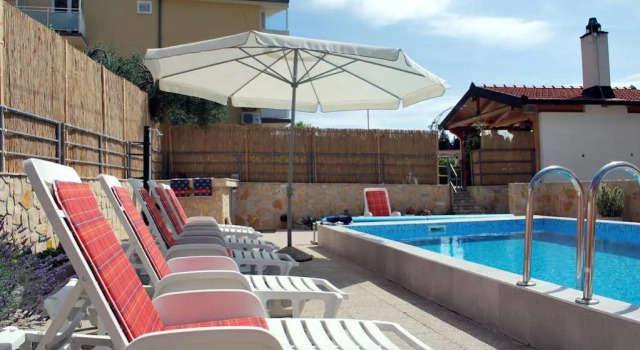 Villa Tony, Buchen Sie Villa Hotels in Gespanschaft Split-Dalmatien mit Pool, Schwimmbad