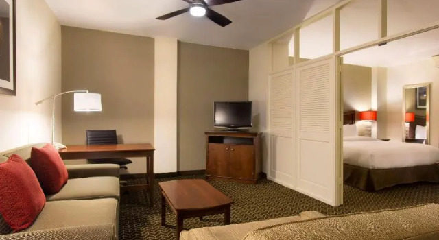 Двухместный номер Standard с красивым видом из окна DoubleTree Suites by Hilton Lexington