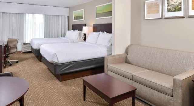 Люкс Holiday Inn Express Hotel & Suites Lafayette by IHG
