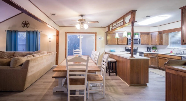 Texas Rose Lodge by RedAwning, Prenota Casa vacanze Canyon Lake Texas Hill Country