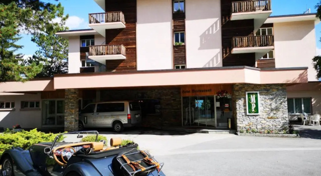 Hotel Restaurant le Mont Paisible Supérieur, Varaa Hotelli Montana 