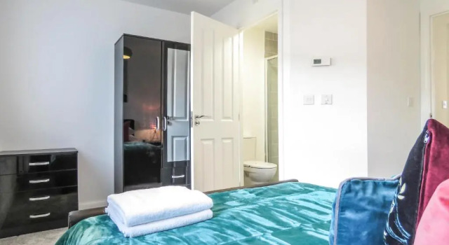 Tudors eSuites Two Bedrooms Garden and Netflix, Varaa Hotelli Birmingham West Midlands