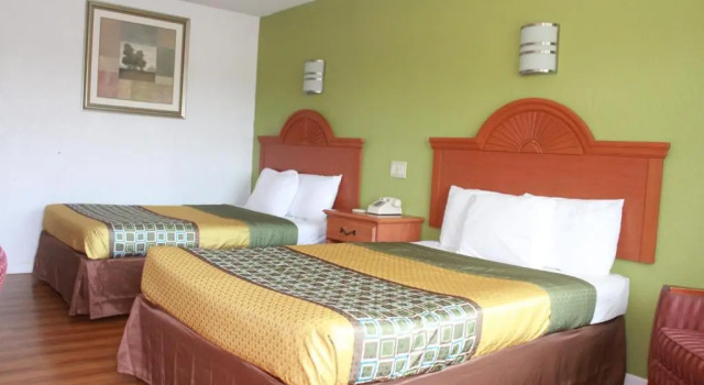 Четырёхместный номер Standard Royal Inn