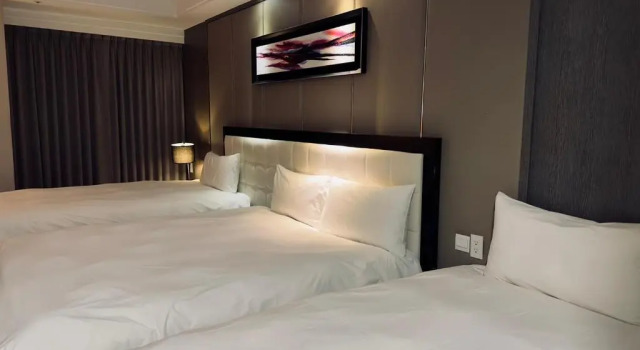 Четырёхместный номер Standard Royal Fine Hotel