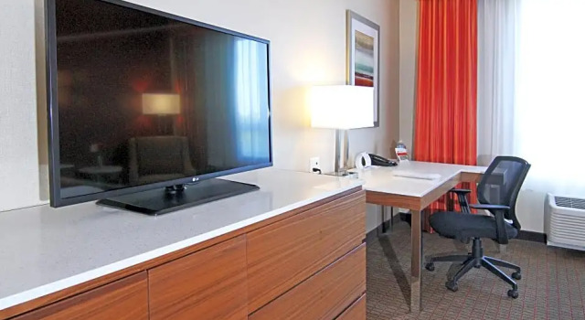 Четырёхместный люкс Holiday Inn Express and Suites Calgary University by IHG