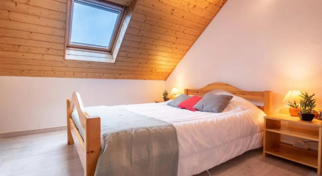 Appartement pour 6 pers. avec balcon près de Saint-Lary, Wi-Fi et parking gratuits - FR-1-296-215, Забронировать Апартаменты/квартира Апартаменты Сен-Лари-Сулан, рядом с Фуникулер Telecabine, Апартаменты/квартира