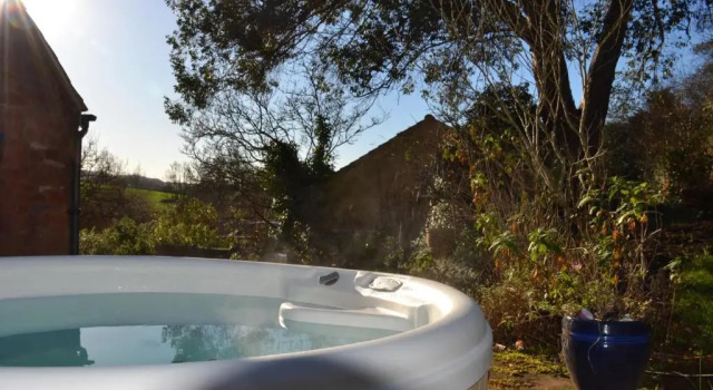 Loft Apartment nr Bath & Bristol with hot tub