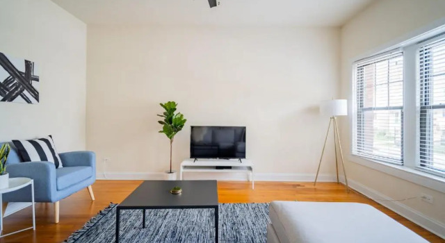 Апартаменты Classy 3BR 2BA Logan Square Apt with Free Parking