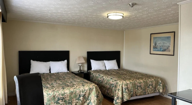 Четырёхместный номер Standard с видом на реку Old Mill Motel