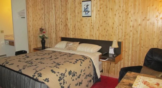 Hide Away Inn, Varaa Hotelli Dryden Ontario