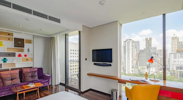 Двухместный номер угловой Standard с балконом и с видом на закат и сад Hotel Indigo Bangkok Wireless Road by IHG
